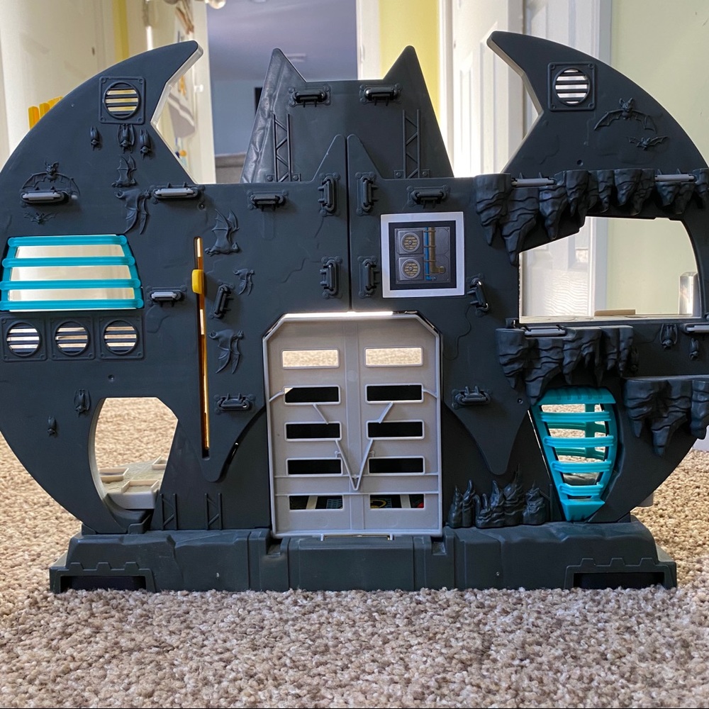 Imaginext Batcave - Picture 2 of 10